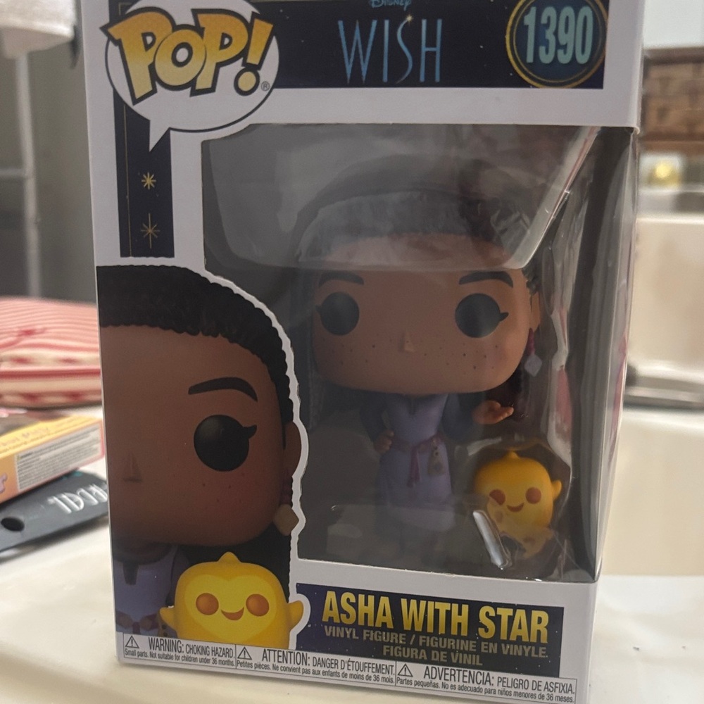 Disney Wish Pop! Vinyl Figure with Yellow Star NWT